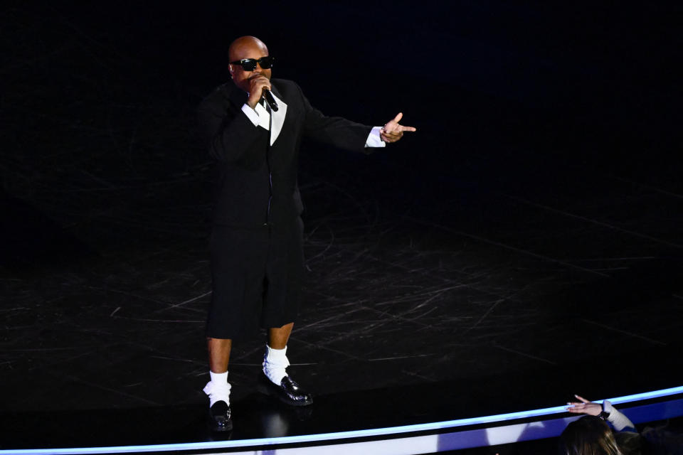 Jermaine Dupri performing during the Halftime show