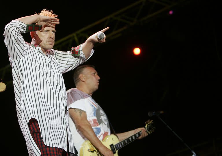 La banda británica Sex Pistols durante un concierto en el festival musical Exit en Novi Sad, Serbia, el 14 de julio de 2008