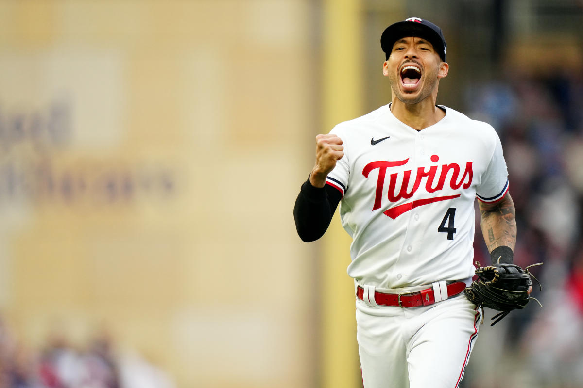 Twins sweep Blue Jays for first playoff series win since 2002