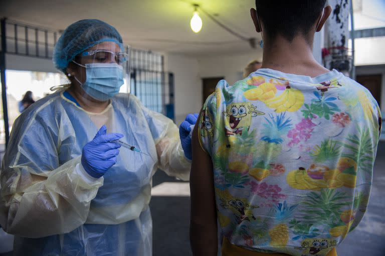 En el interior del país denuncian que el personal médico no es suficiente y que faltan materiales; ayer Lacalle Pou habló de “blindar mayo”