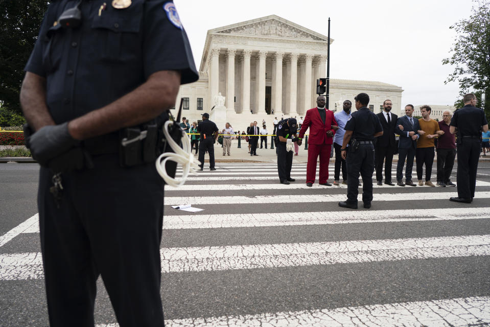 Supreme Court police officers detain a group of demonstrators opposed to Brett Kavanaugh outside the court on Oct. 5, 2018. (Photo: Aaron P. Bernstein/Bloomberg/Getty Images)