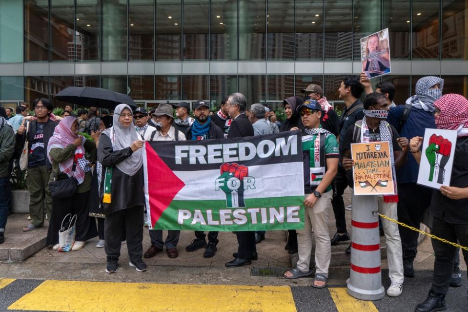 The protest was organised by Palestine Solidarity Secretariat, which had organised a five-day picket called Kepung Demi Palestin in front of the US Embassy in Jalan Tun Razak in the capital back in December last year. — Picture by Shafwan Zaidon