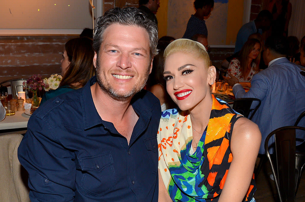 Gwen Stefani and Blake Shelton’s Thanksgiving PDA has us like aww