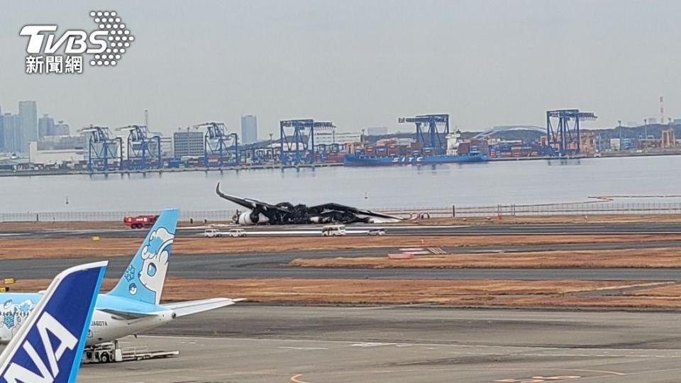 日航516號航班2日在羽田機場撞上海保廳飛機燒毀。（圖／郭展毓攝）