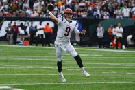 Cincinnati Bengals quarterback Joe Burrow throws a touchdown pass during the second half of an NFL football game against the New York Jets, Sunday, Oct. 31, 2021, in East Rutherford, N.J. (AP Photo/Frank Franklin II)