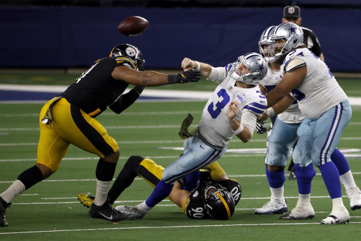 Cowboys Starter Leaves Practice With 'Hamstring Discomfort