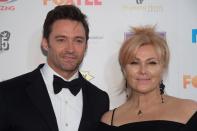 Millionen Frauen beneiden die australische Schauspielerin Deborra-Lee Furness (65) um den Mann an ihrer Seite: Hugh Jackman (52). Der liebt seine Frau abgöttisch und das, obwohl sie 13 Jahre älter ist. Seit 1996 sind die Eltern von zwei Kindern verheiratet. (Bild: Kristian Dowling/Getty Images)