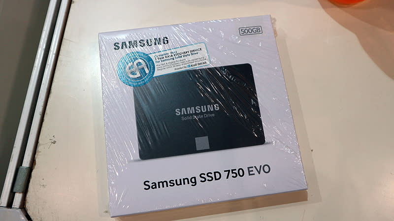 The new Samsung 750 EVO SSD is at PC Show 2016. At 500GB, it comes with Samsung’s proprietary TurboWrite, Dynamic Thermal Guard, and Rapid Mode features to provide high performance, and it has a sequential read and write speeds of up to 540MB/s and 520MB/s respectively, when TurboWrite is used. It’s now going for S$219 (U.P. S$229), at Expo Hall 5 and 6, Booths 5024, 6000D, 6017, 6018, 6019, 6022, 6026, and 6032.