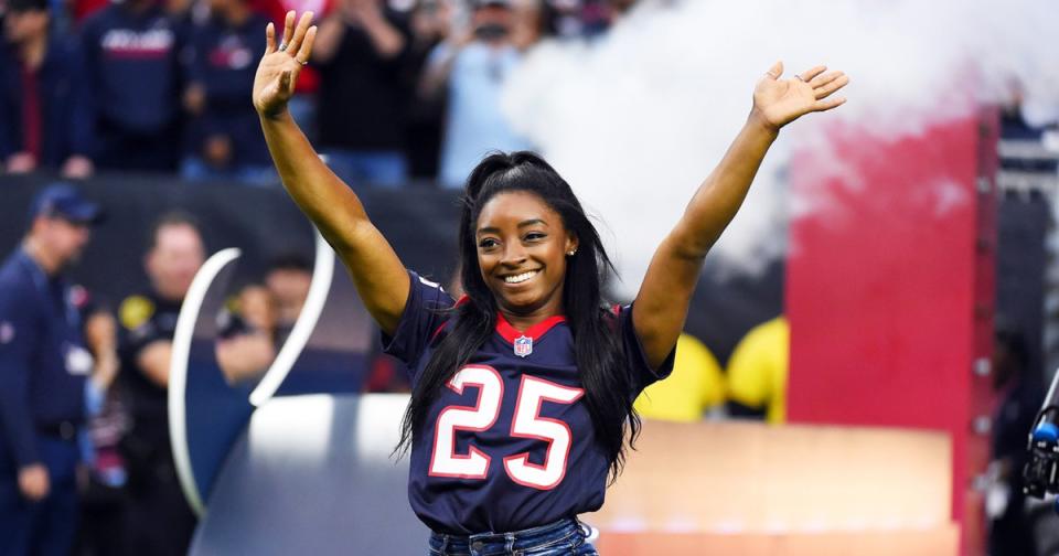 Simone Biles Takes the Field in Houston, Plus Kobe Bryant, Emily Ratajkowski & More