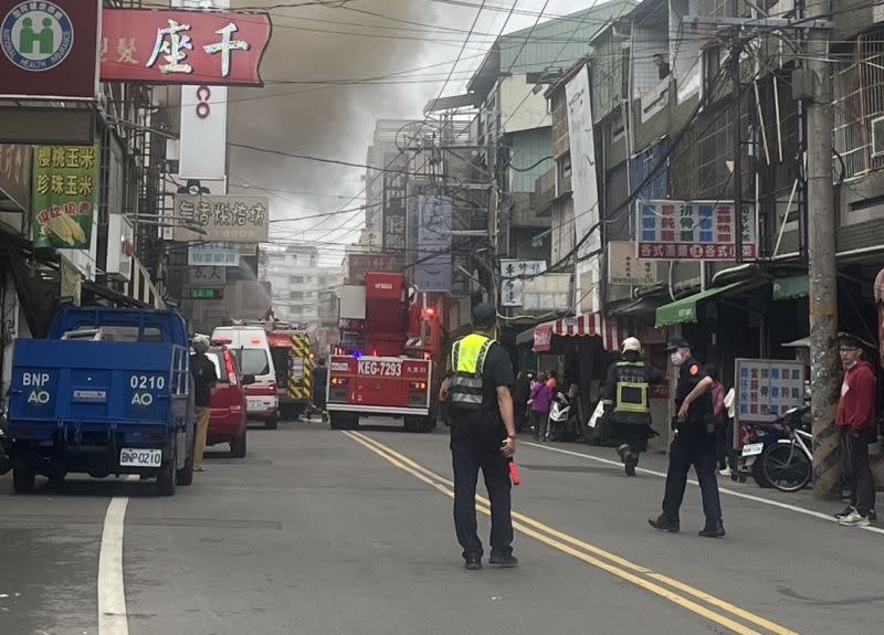 ▲今（31日）下午1時許，台中市大里區塗城路一處民宅發生火警。（圖／翻攝記者爆料網）