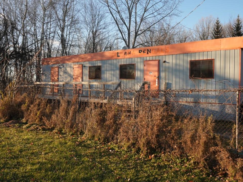 The Orléans Bengals minor football team's clubhouse was broken into and vandalized on Wednesday, Nov. 24, 2021. Someone spray-painted the N-word on the outside of the building and other offensive images on the inside. (Félix Desroches/Radio-Canada - image credit)