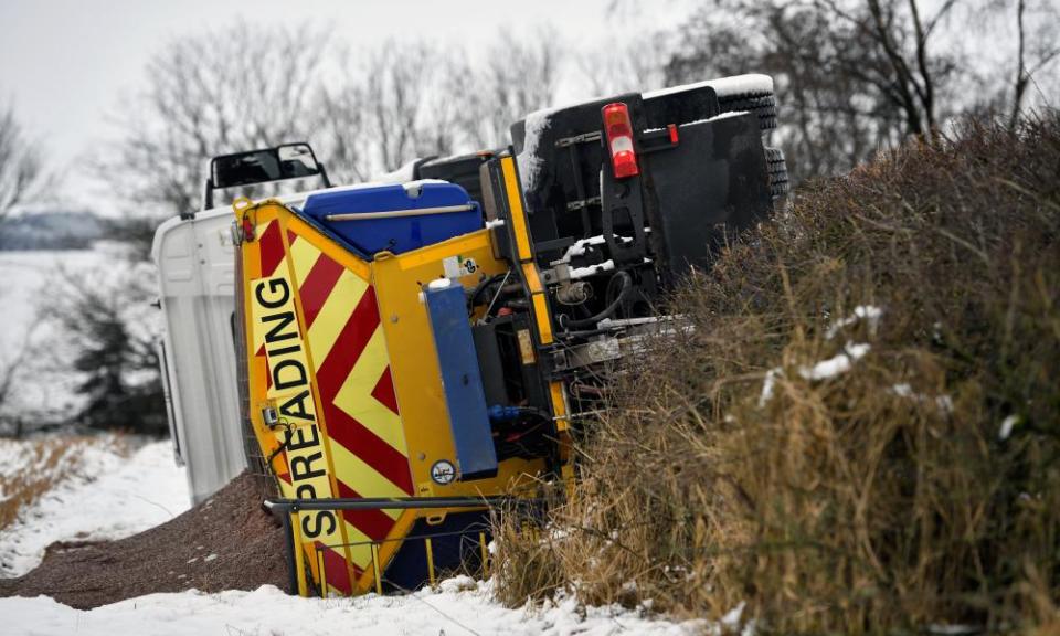 Overturned gritting lorry in Balfron, Scotland