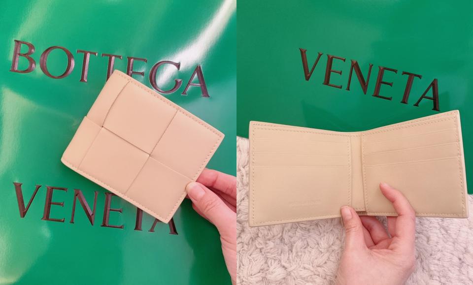 春夏必買精品小夾推薦2：Bottega Veneta粉膚色雙摺錢包，NT$19,600！圖片來源：編輯拍攝