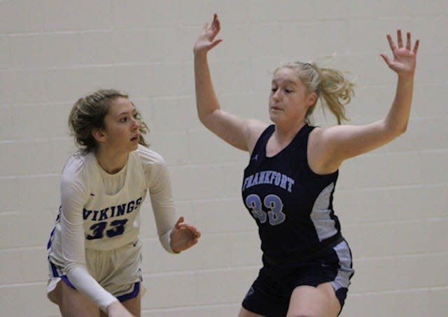 Frankfort's Grace Scott guards Ripley's Sophie Nichols on Friday at the East Fairmont Classic.