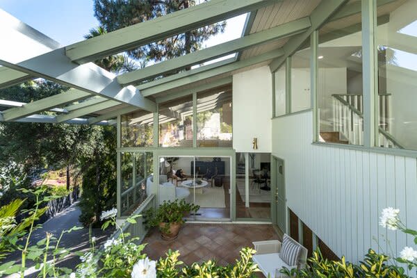 Designed in 1961 by Charles W. Wong, the radiant post-and-beam home comes with glazing galore and a private guesthouse.
