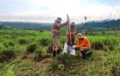 Figure 3 – Exploration teams at work on the São Jorge Project, 2023 (CNW Group/GoldMining Inc.)