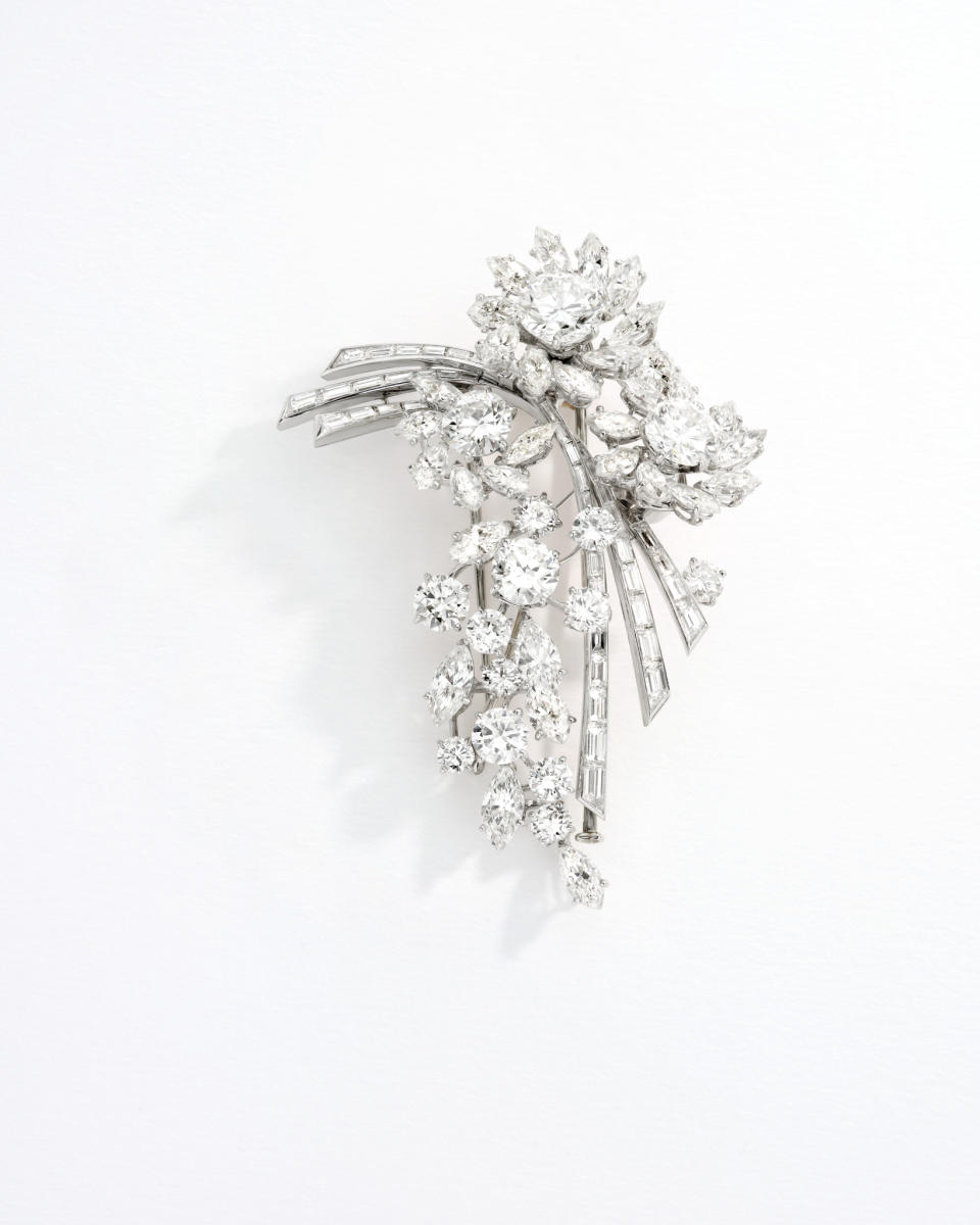 Trembleuse brooch given to Thérèse by Fred Samuel in white gold platinum and diamonds circa 1945.