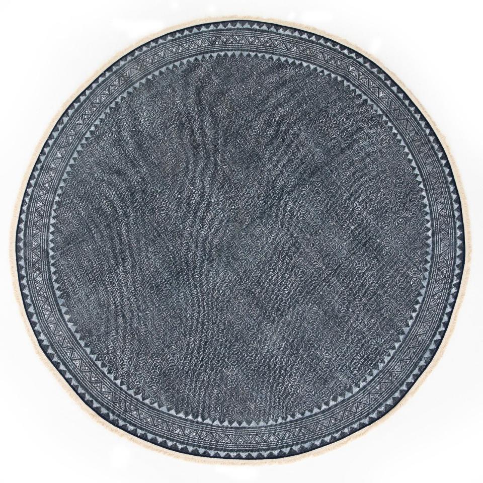 19) Dhurrie Hand-Knotted Cotton Rug