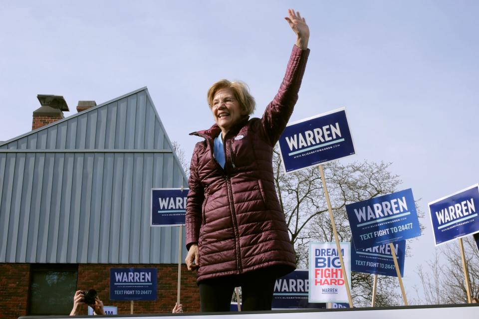 Elizabeth Warren waves to supporters