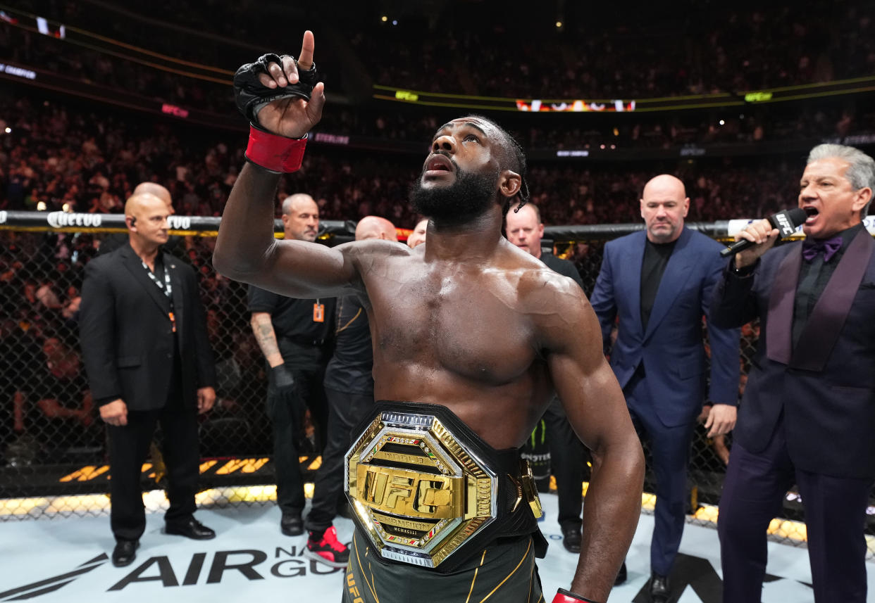 Aljamain Sterling luego de derrotar a Henry Cejudo en Nueva Jersey. (Chris Unger/Zuffa LLC via Getty Images)