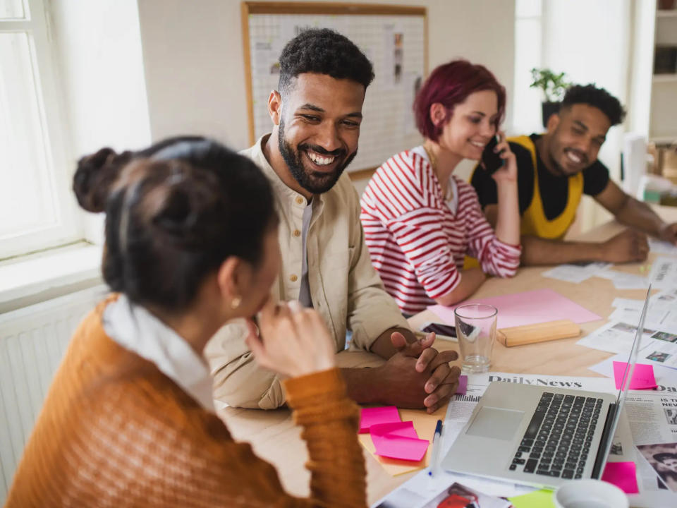 Mit den richtigen Strategien können alle in jeder Organisation leicht glücklich werden. - Copyright: Halfpoint Images/Getty Images