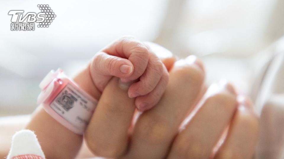 女高中生順利生下孩子，生活步入正軌。（示意圖，非當事人／shutterstock達志影像）