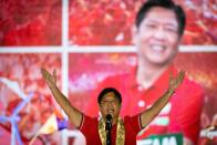 FILE PHOTO: Philippine presidential candidate Ferdinand "Bongbong" Marcos Jr., delivers a speech during a campaign rally in Lipa, Batangas province