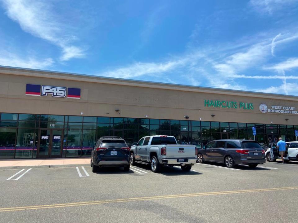 Einstein Bros Bagels has signed a lease to open a location between Haircuts Plus and the F45 training gym, in the same center as Dave & Buster’s in north Fresno.