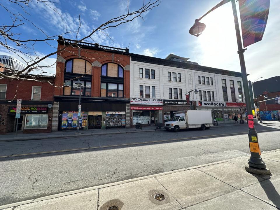 Bank Street between Nepean and Lisgar