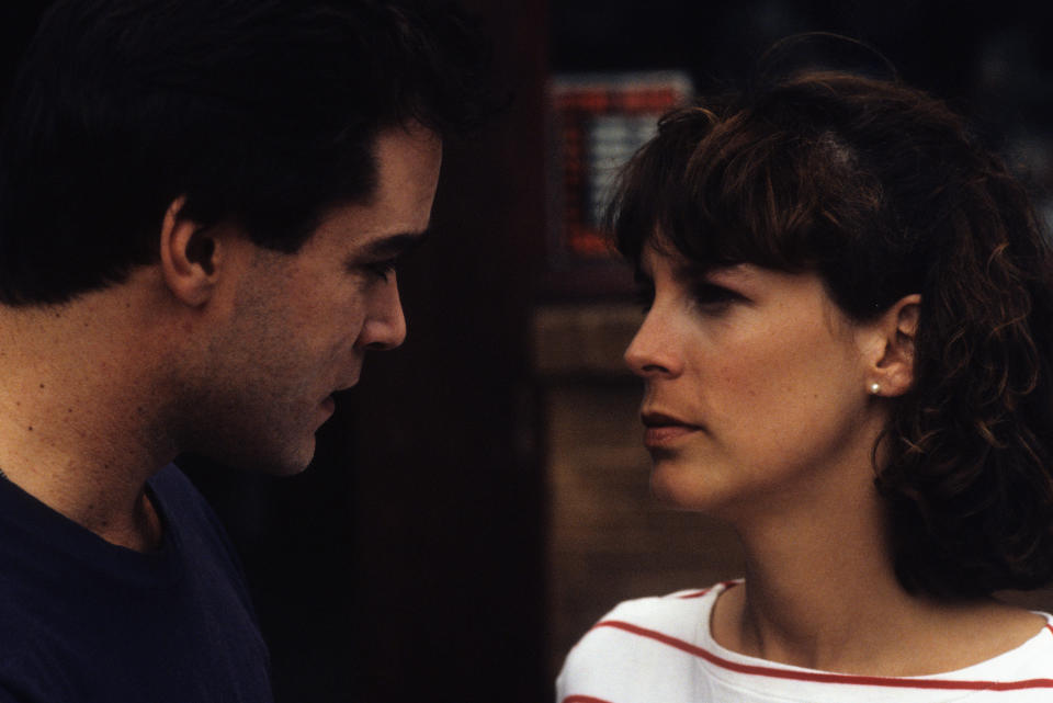 Ray Liotta having conversation with Jamie Lee Curtis in a scene from the film 'Dominick And Eugene', 1988. (Photo by Orion Pictures/Getty Images)