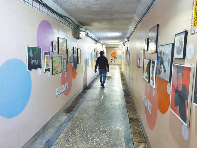 新北市永和區公所與9所學校合作，完成9座地下道彩繪美化。（葉書宏攝）