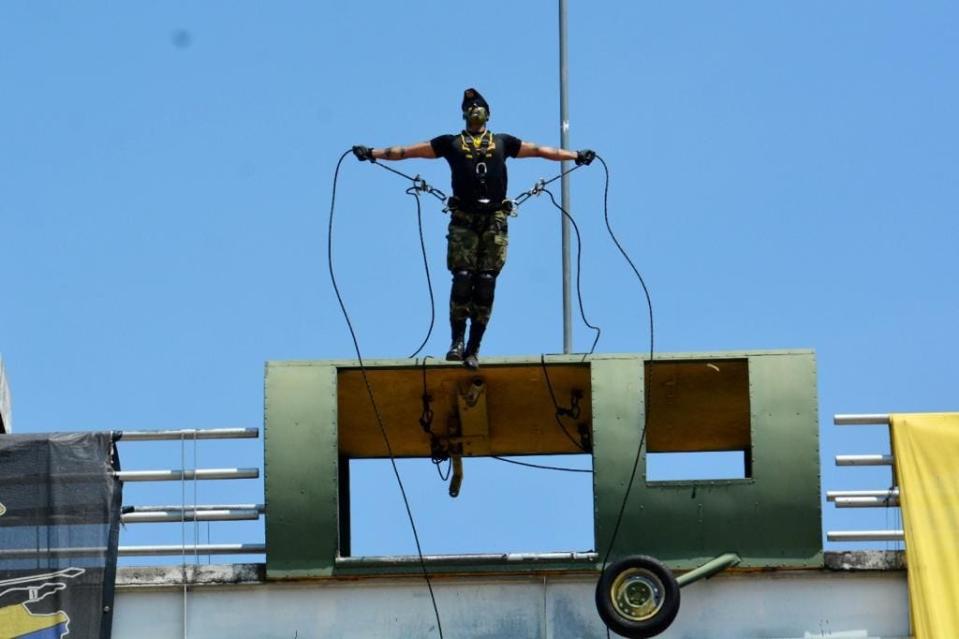 Colombian troops rappel at La Escuela de Lanceros