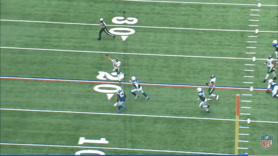 Sam Darnold throws a touchdown pass to Braxton Berrios in a Week 3 game against the Colts in 2020.