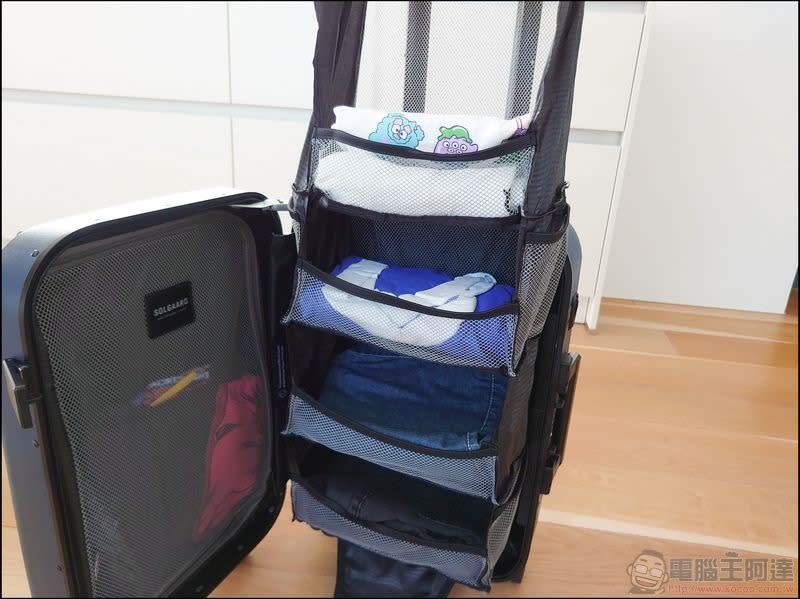 Carry-On Closet 2.0 登機箱