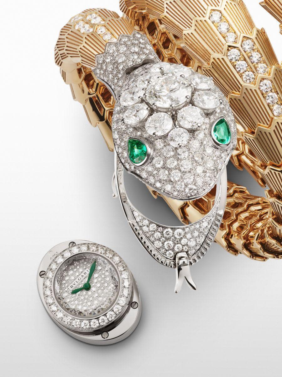 為了重現1950年初代Serpenti蛇形珠寶錶的原始形態，寶格麗特別開發BVL100微型手上鏈機芯，得以安裝進細小的蛇頭錶殼之內。