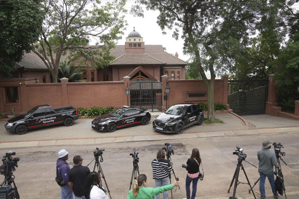 Press gather outside the home of Oscar Pistorius' uncle in the upmarket suburb of Waterkloof, Pretoria, South Africa, Friday, Jan. 5, 2024. South African athlete Pistorius has been released from prison on parole after serving nearly nine years in prison for killing his girlfriend Reeva Steenkamp on Valentine's Day in 2013 .(AP Photo/Tsvangirayi Mukwazhi)