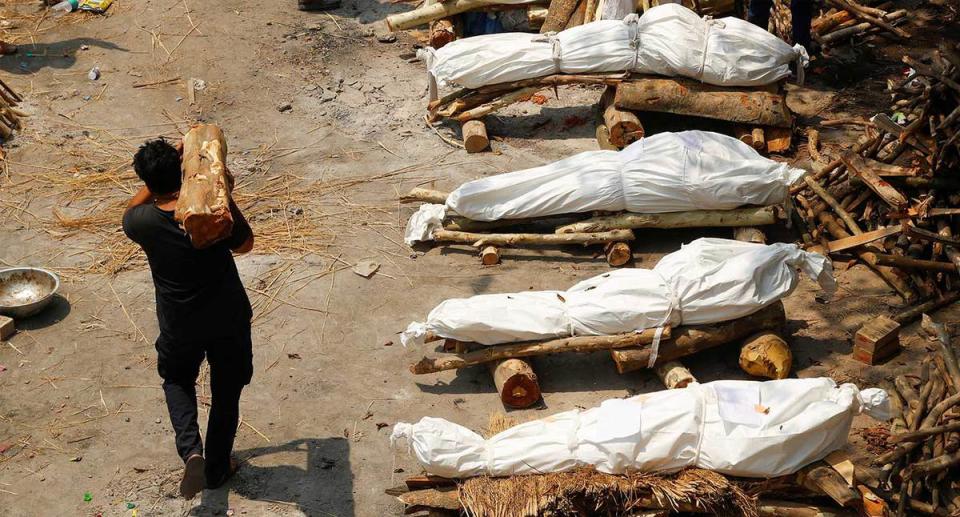 Rows of bodies set to be cremated in India New Delhi. (Reuters)