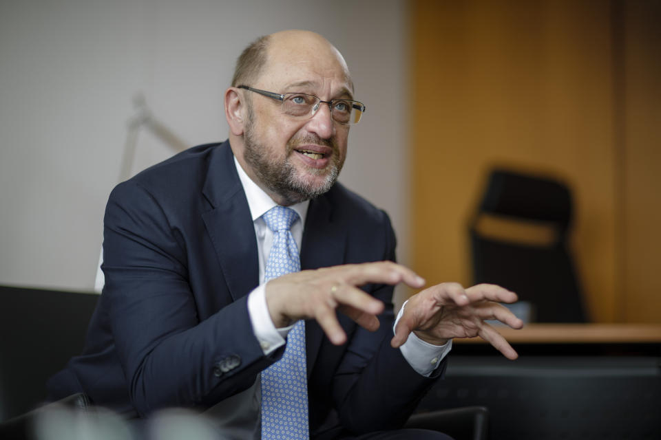 <p>So schnell kann eine Politikerkarriere verglühen: 2017 war Martin Schulz noch Parteichef, Kanzlerkandidat und Hoffnungsträger der SPD. Nach der Schlappe bei der Bundestagswahl ging es dann Schlag auf Schlag: Schulz bekam in der von ihm noch mitverhandelten neuen GroKo nicht einmal ein Ministeramt, gab den Parteivorsitz an Andrea Nahles ab und sitzt nun als einfacher Abgeordneter im Bundestag. (Bild: Getty Images) </p>