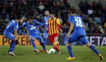 Barcelona's Lionel Messi (C) is surrounded by Getafe's players before scoring his second goal during their Spanish King's Cup soccer match at Colisseum Alfonso Perez stadium in Getafe January 16, 2014. REUTERS/Sergio Perez