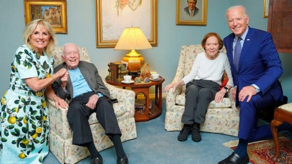 (From left) First Lady Dr. Jill Biden, former President Jimmy Carter, former First Lady Roslyn Carter and current President Joe Biden pose for the camera at the Carter’s home. (The Carter Center)