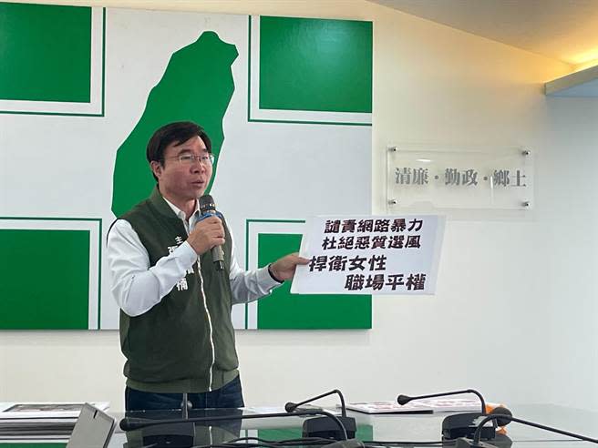 最近許多不實謠言在網路竄流，民進黨台北市黨部主委張茂楠喊話，回到乾淨選舉，杜絕惡質選風。（劉彥宜攝）