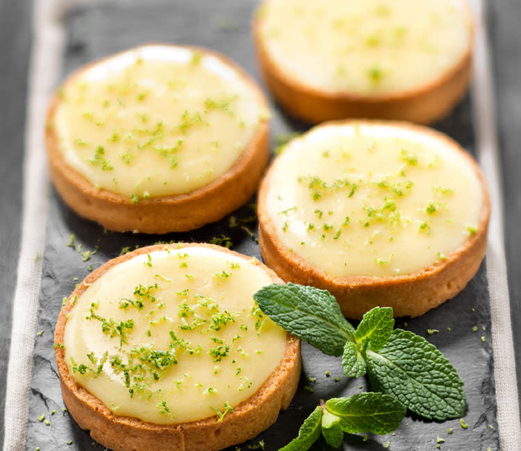 Tartaletas rellenas de lima curd