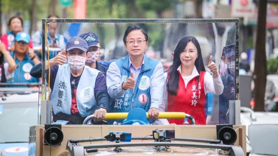 前總統馬英九陪桃園市長候選人張善政車隊掃街。（圖／張善政競辦提供）