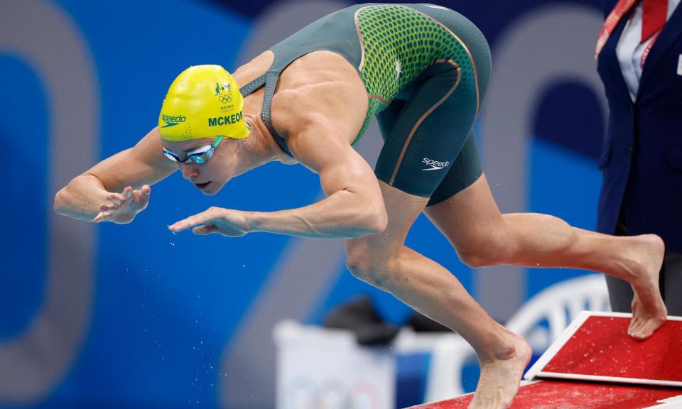 <span>Australian swimmers are using virtual reality headsets to visualise relay changeovers in 3D ahead of the Paris Olympic Games.</span><span>Photograph: Odd Andersen/AFP/Getty Images</span>