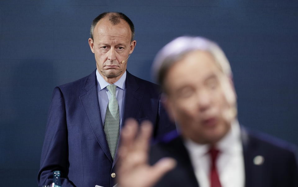 Friedrich Merz sieht sich als Opfer einer Intrige zugunsten seines Rivalen Armin Laschet (Bild: Michael Kappeler/Pool via Reuters)