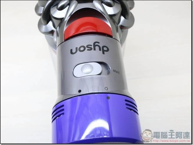 Dyson V8 Fluffy開箱評測體驗新一代設計超強續航噪音減半的多功能無線吸塵器