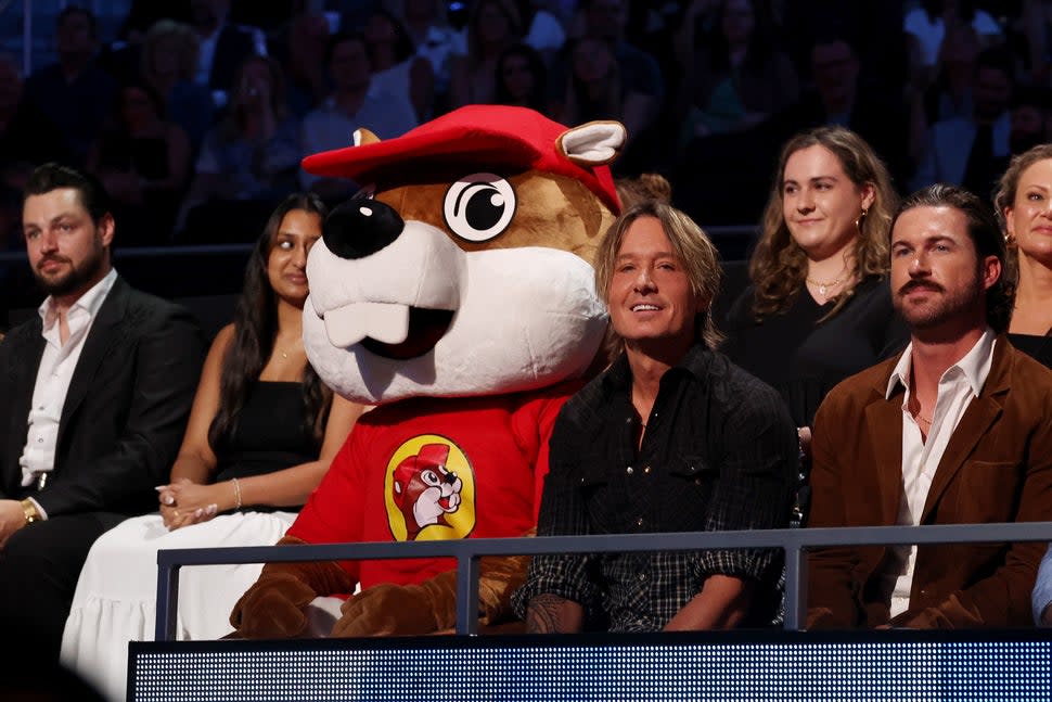 Bucky The Beaver of Buc-ee's and Keith Urban