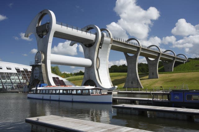 80 passengers get stuck on Falkirk Wheel in Scotland