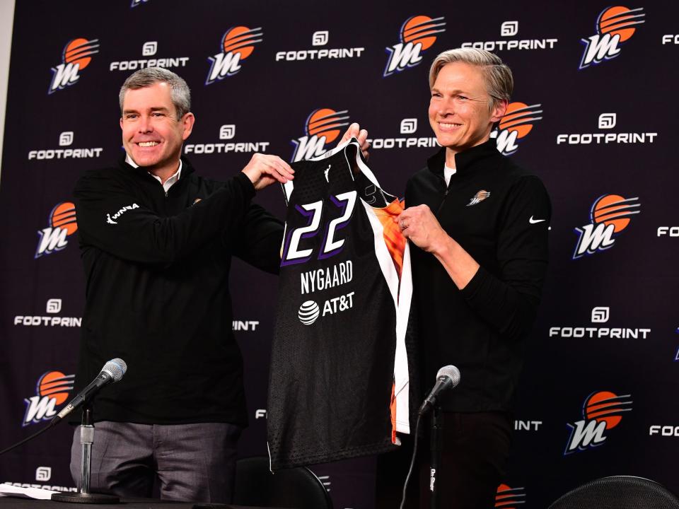 Mercury GM Jim Pitman (left) welcomes Vanessa Nygaard to Phoenix.