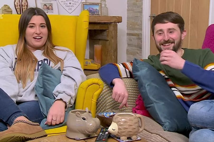 pete and sophie on gogglebox couch